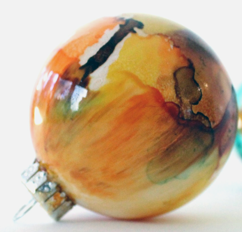 Alcohol Ink (Holiday Balls) Workshop with Meg Fox – in studio